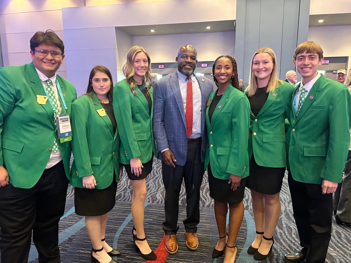 2023-2024 State Officer team with Dr. Fields at Arkansas Farm Bureau Conference